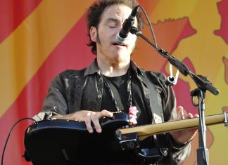 Nils Lofgren, le génial guitariste du E Street Band, va sortir un album Nils Lofgren