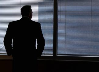 La liberté d’informer au royaume des intérêts privés homme d'affaire, scandale, lanceur d'alerte