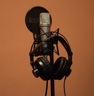 « Top Liner » et « Ghost Writer », ces travailleurs dans l’ombre des MCs micro rap