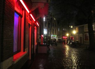 Derrière vitrine, triste vie ?