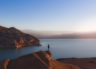 Apprenons à contempler la vaste majesté du monde