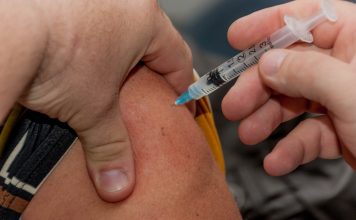 Le vaccin selon les médias : du pain béni pour les antivax