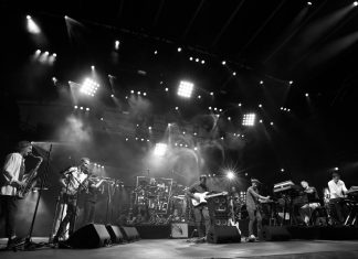 Liniker et Snarky Puppy ont conquis Jazz à Vienne Le groupe Snarky Puppy sur la scène de Jazz à Vienne le mercredi 5 juillet 2023.