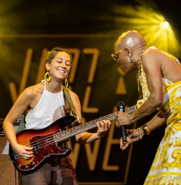 Jazz à Vienne : Monty Alexander et Dee Dee Bridgewater en majesté au Théâtre Antique Dee Dee Brisdgewater a retourné Jazz à Vienne ce mardi 1er juillet 2025.