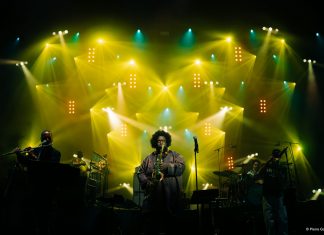 Kamasi Washington, Meshell Ndegeocello, Donny McCaslin & Ishkero : une nuit de jazz électrique à Jazz à Vienne Kamasi Washington a épaté le Théâtre Antique le vendredi 4 juillet 2025 pour Jazz à Vienne. (© PierreGouineau)