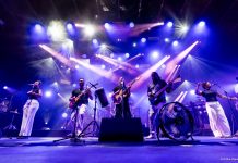 Jazz à Vienne : Kokoroko et Groundation, des racines à la flamme au théâtre antique Groundation sur la scène du théâtre antique de Vienne le 30 juin 2026.